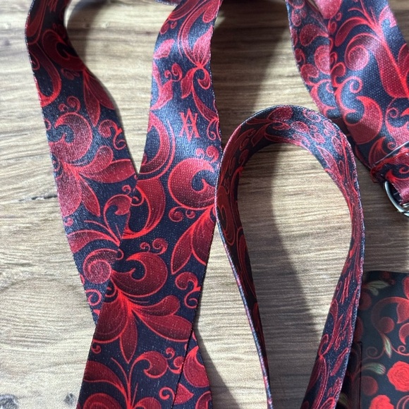 Stylish Red and Black Vampire Academy Lanyard with Card Holder - Picture 3 of 4